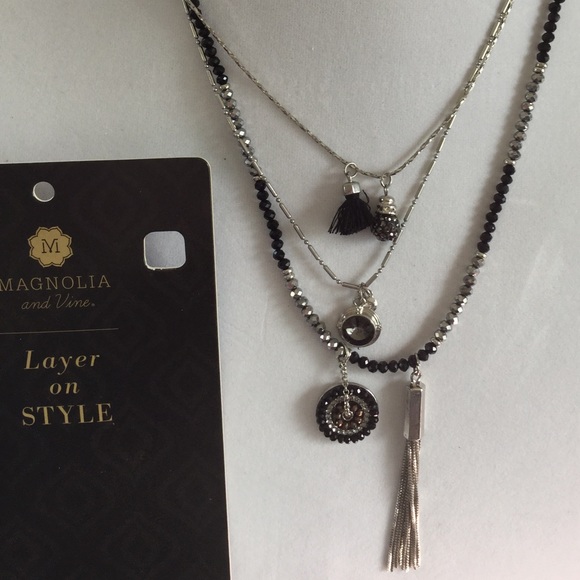 Curio Beaucoup Necklace - Picture 1 of 1